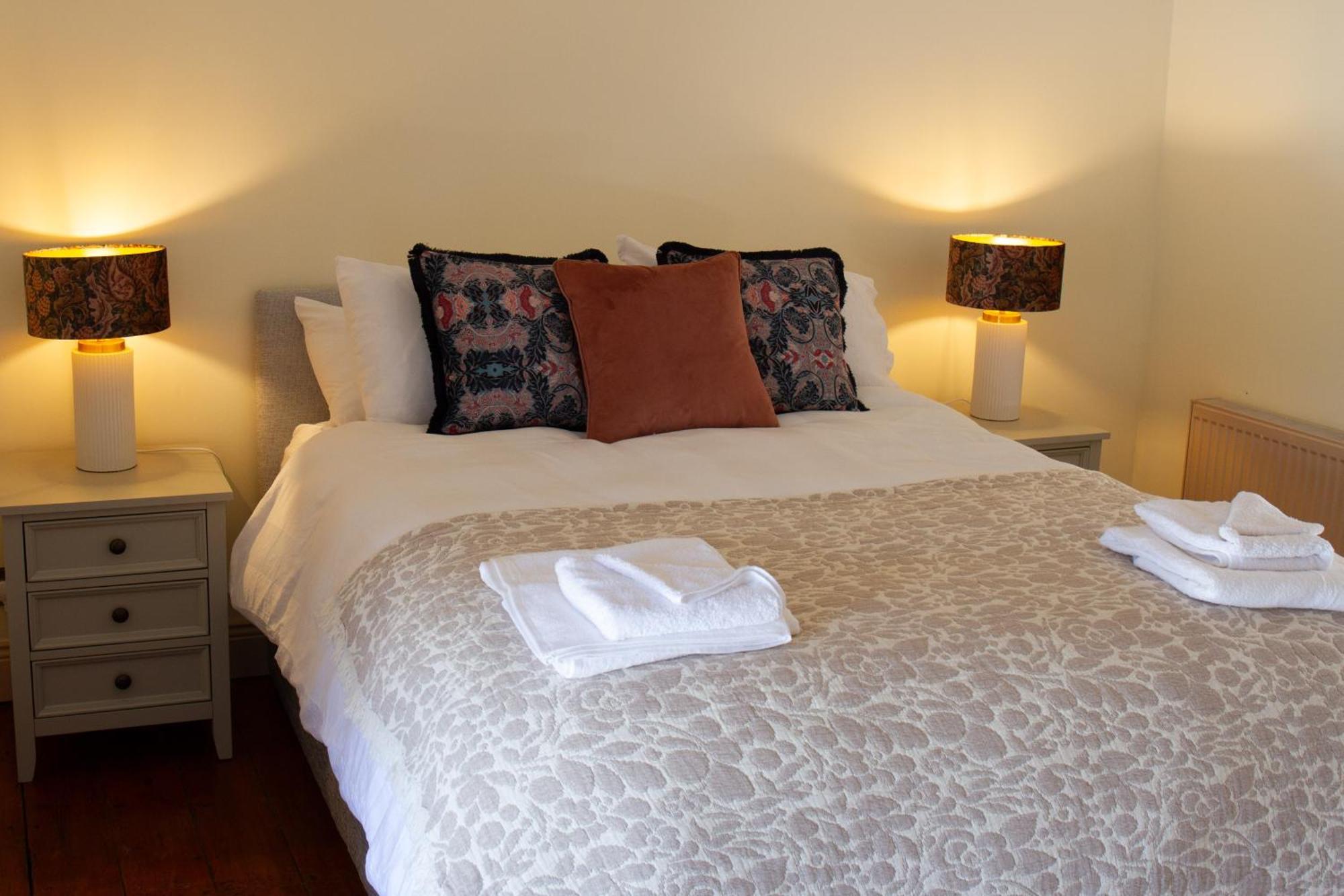 Hill House Lodge Sleeps 6 Overlooking The Rock Of Cashel Cashel  Buitenkant foto