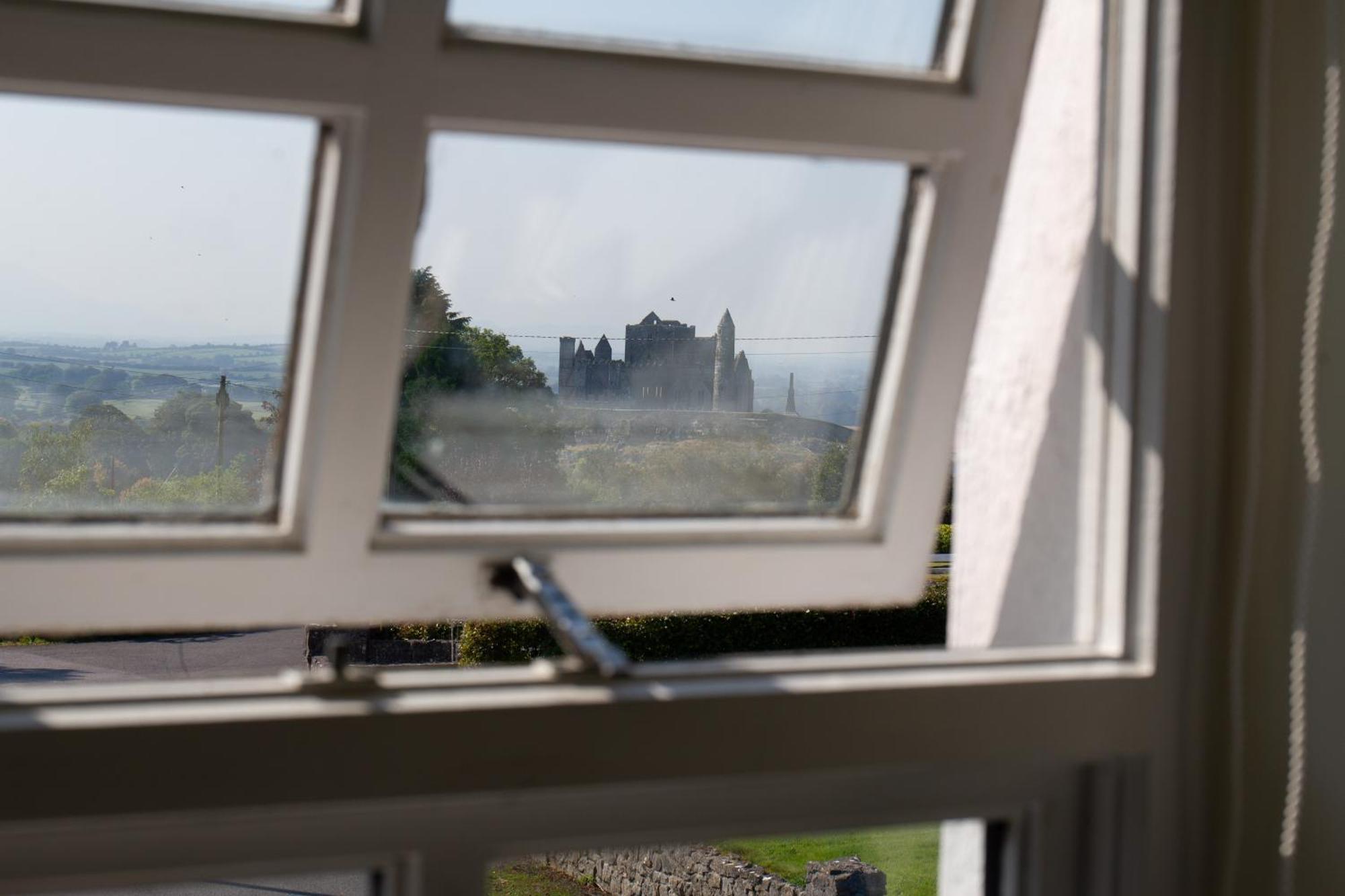 Hill House Lodge Sleeps 6 Overlooking The Rock Of Cashel Cashel  Buitenkant foto